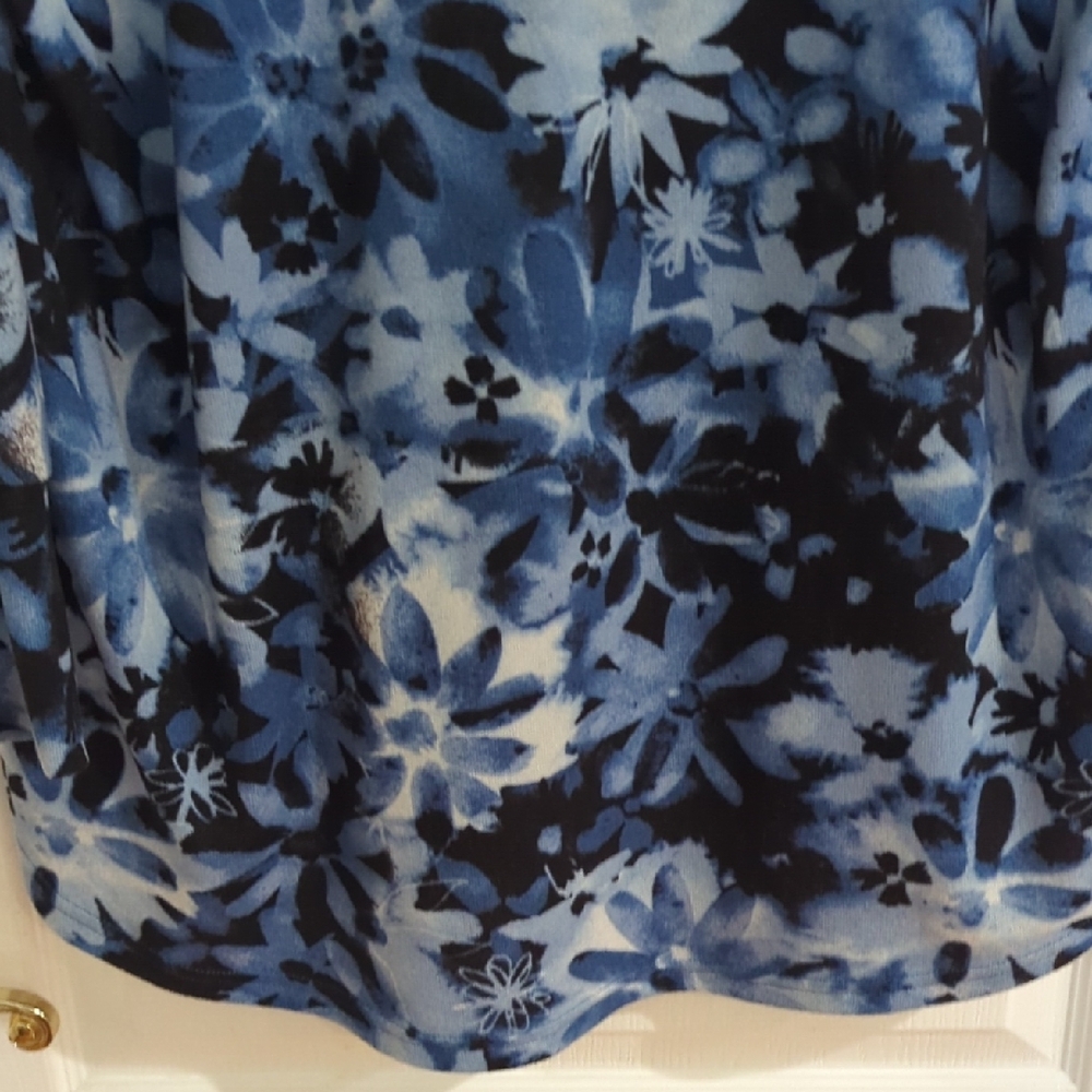 GUC LuLaRoe Amber Blue and White Floral Hoodie Sweatshirt - Picture 7 of 8